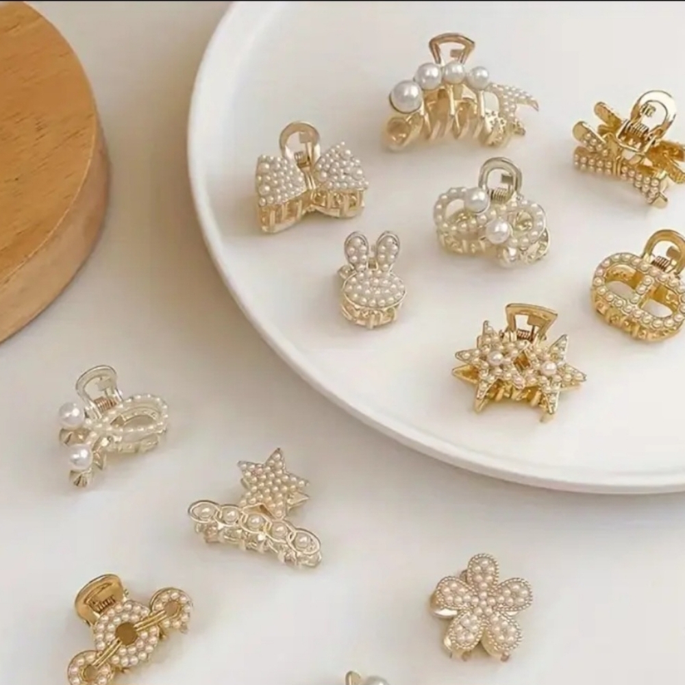Elegant Pearl and Gold Hair Clips